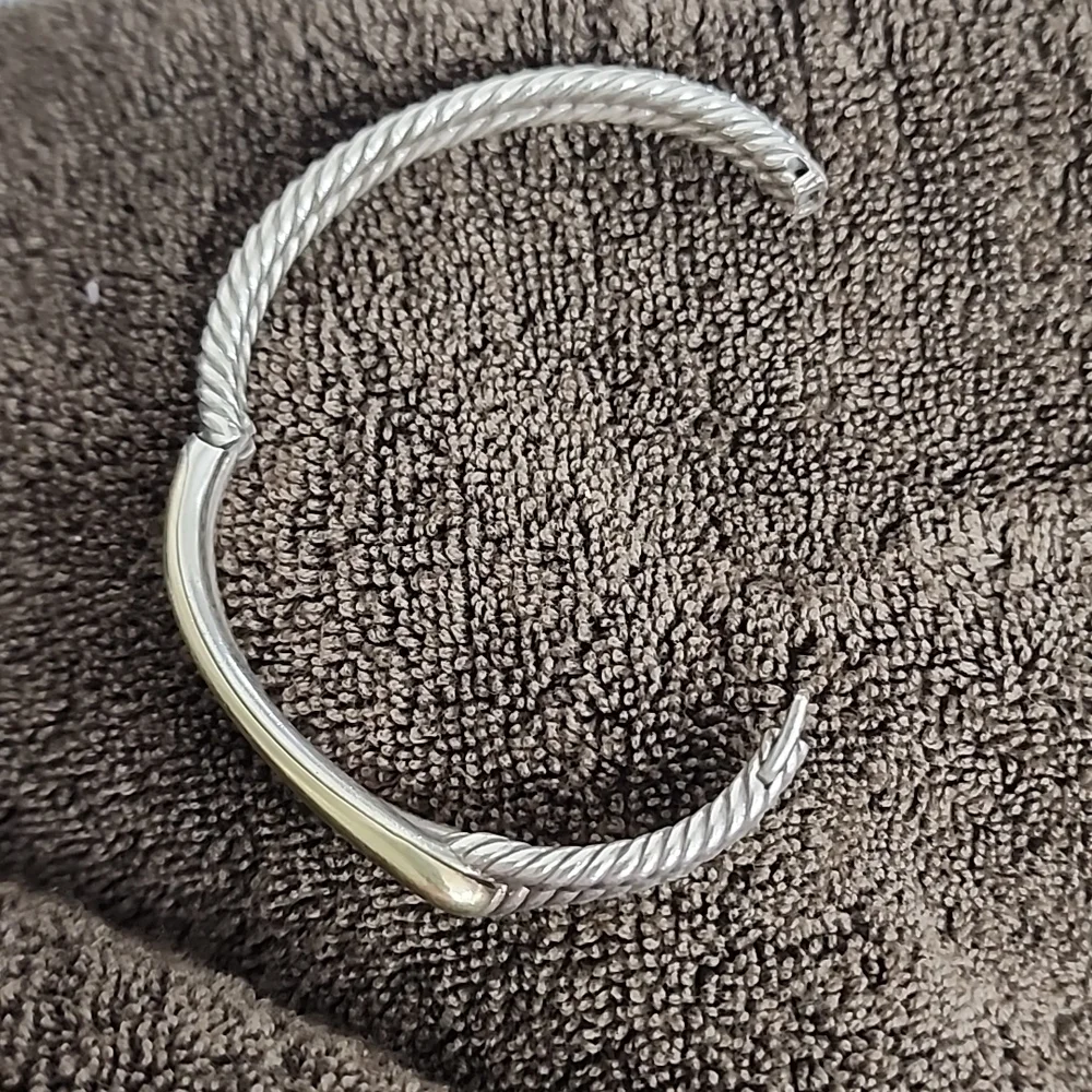 David Yurman bangle bracelet. - Picture 5 of 10